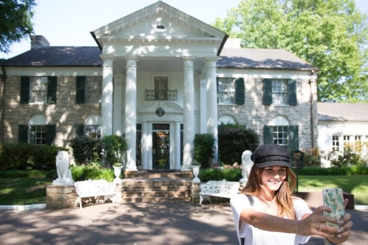 Graceland virtual tours offers fans a glimpse into the world of Elvis