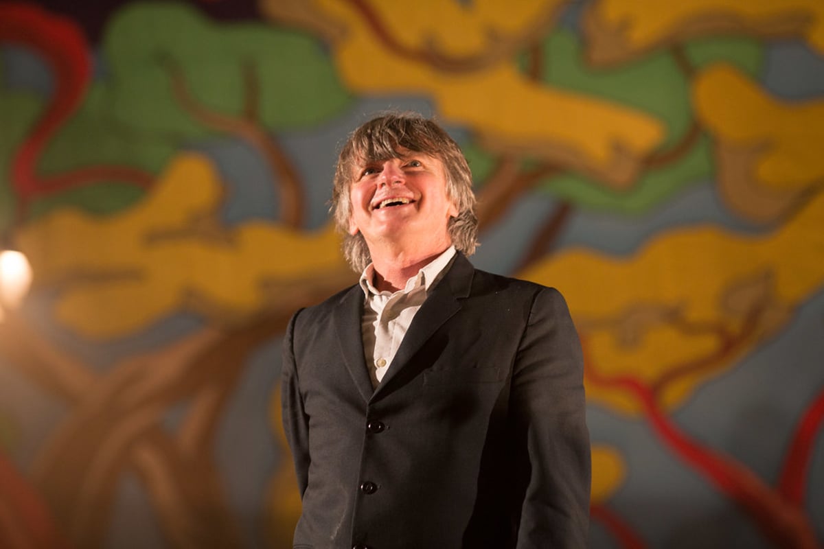 Neil Finn signs worldwide deal with Good Neighbour