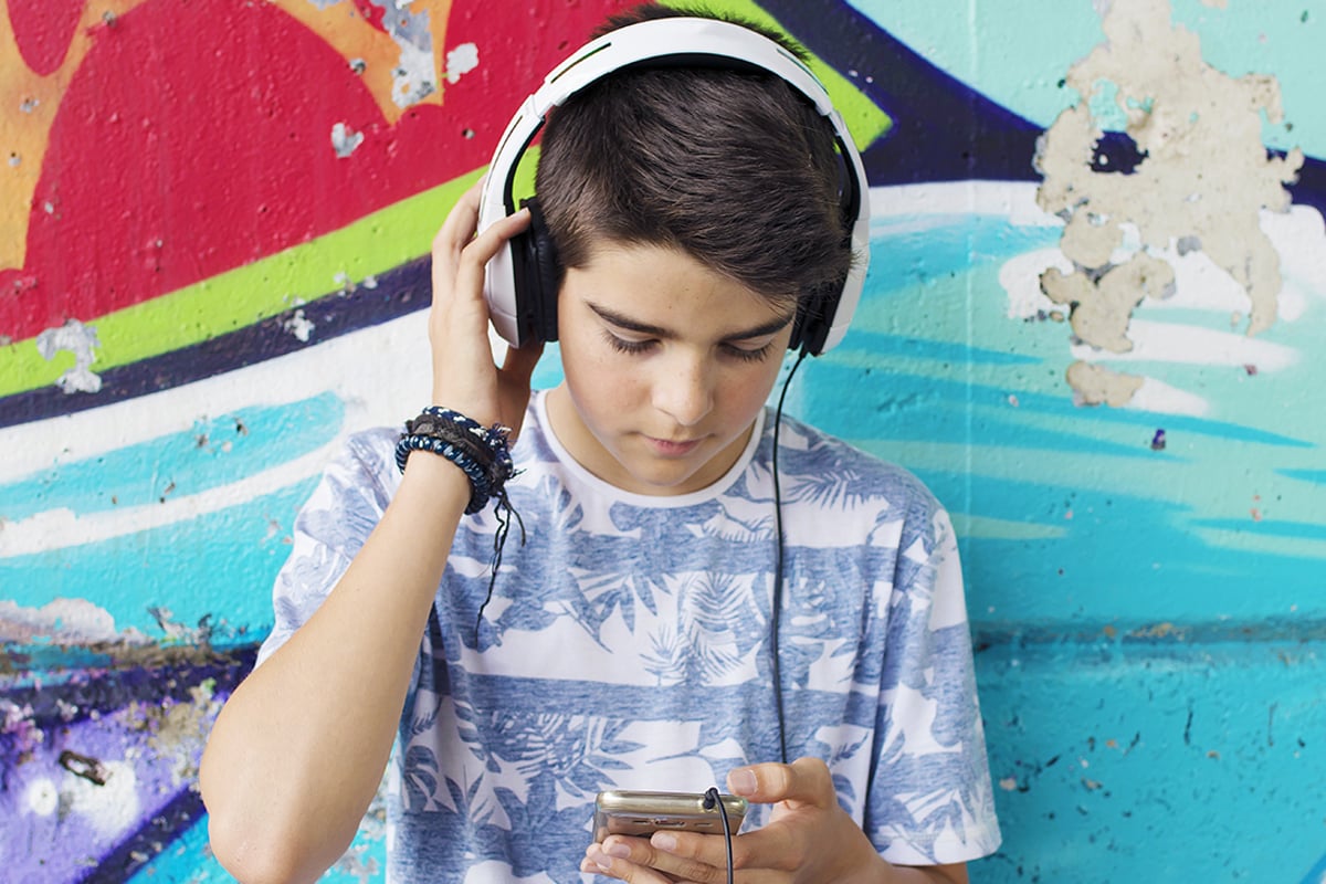 Streaming services more likely to recommend songs by male musicians [report]