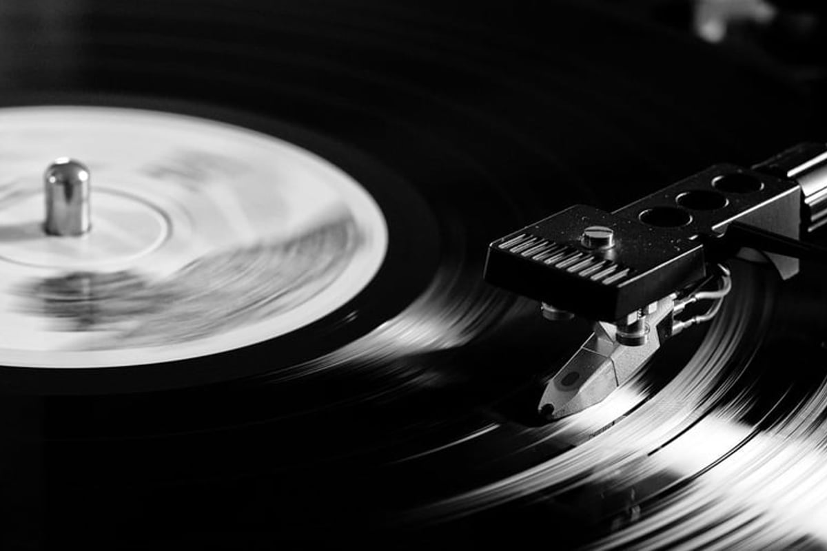 Weekly vinyl chart launches in UK