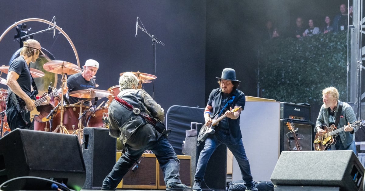 Eddie Vedder Covers Devo, Led Zeppelin, More at Ohana Festival