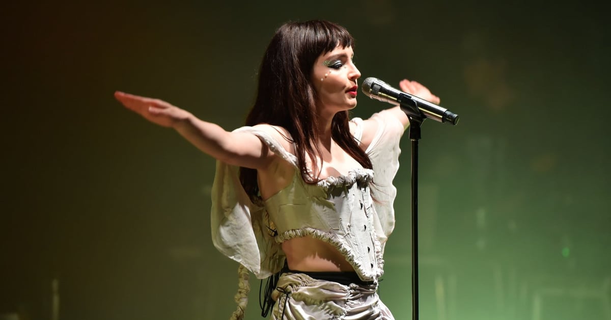 Watch Chvrches Debut New Song ‘Conman’ at Royal Albert Hall