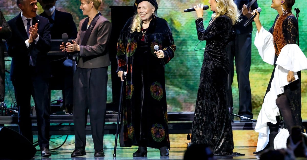 Watch Joni Mitchell Perform ‘Big Yellow Taxi’ With Sarah McLachlan, Allison Russell at Juno Awards