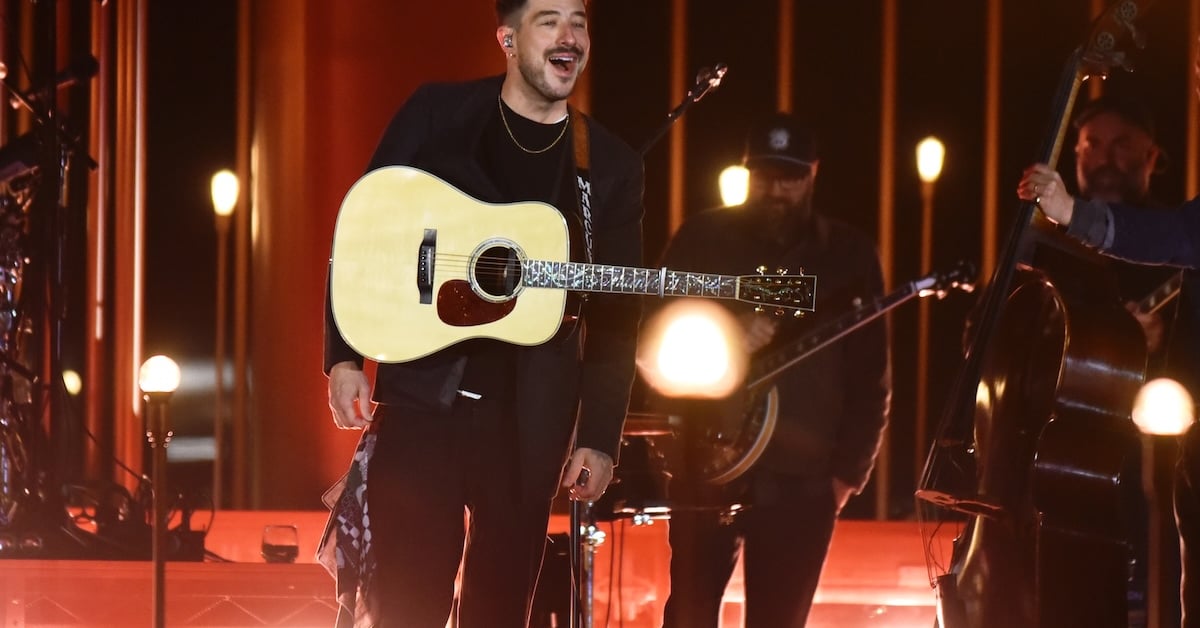 Watch Matt Corby Join Mumford & Sons On Stage in Melbourne