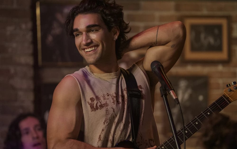 Josh Heuston Basically Bluffed His Way Into Playing a Musician on ‘Off Campus’