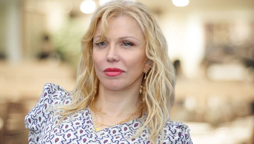 Courtney Love declares that she is 18 months sober