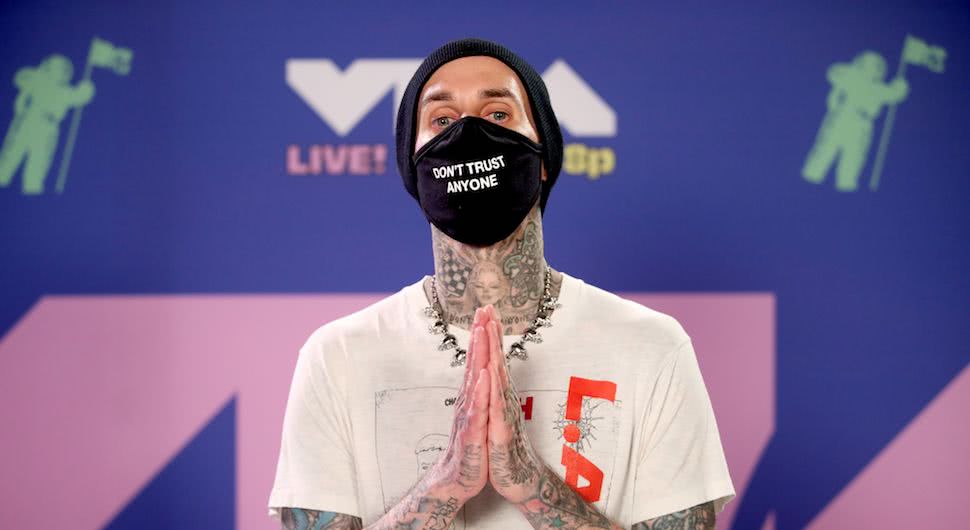 Travis Barker pays Juice WRLD tribute & performs with MGK at VMAs