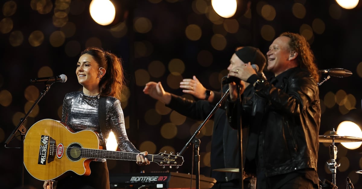 Amy Shark Leads NRL Grand Final Tribute