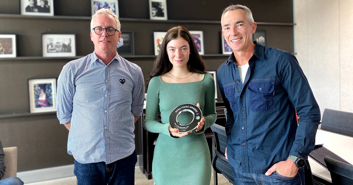 Lorde honoured for one billion streams of 'Royals'