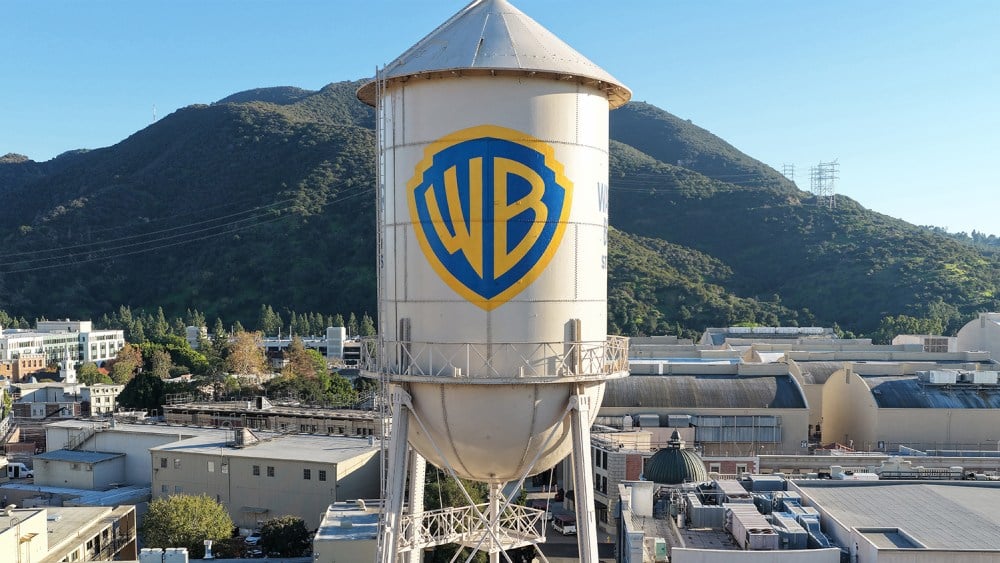 Democratic Senators Urge FCC to Block Closing of Paramount-Warner Bros. Merger Until Review of Deal's Foreign Investment Concludes