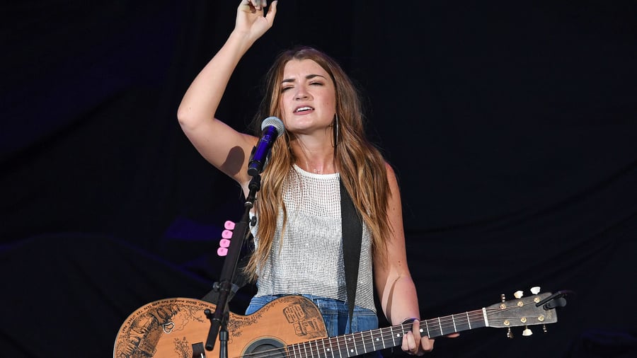 Tenille Townes Details Debut Album, ‘The Lemonade Stand’(02)