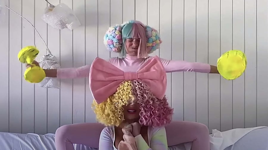 Sia, Maddie Ziegler Throw Pancakes for ‘Together’ on ‘Fallon’