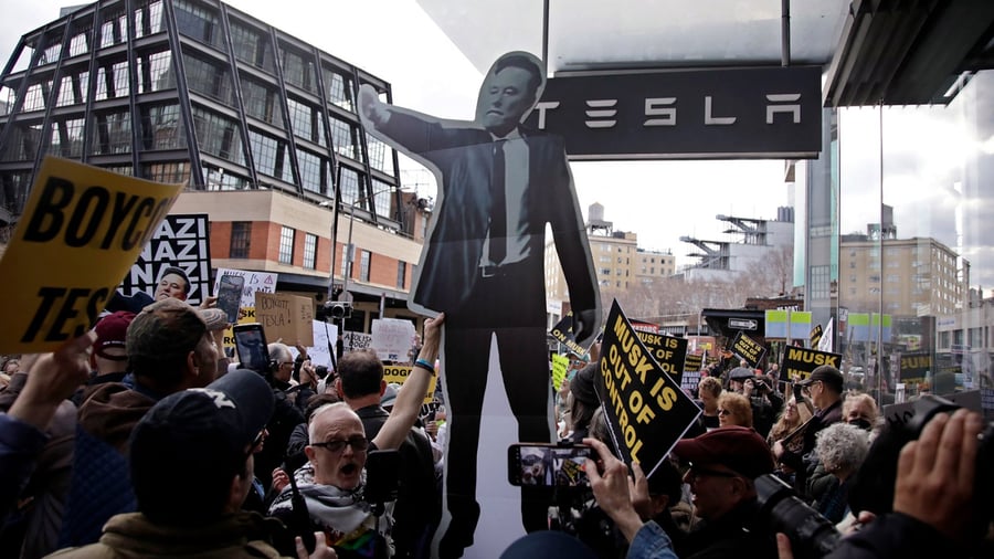 'Musk's Involvement in Politics Could Be the Downfall of Tesla'