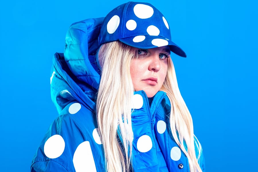 tones and i blue background