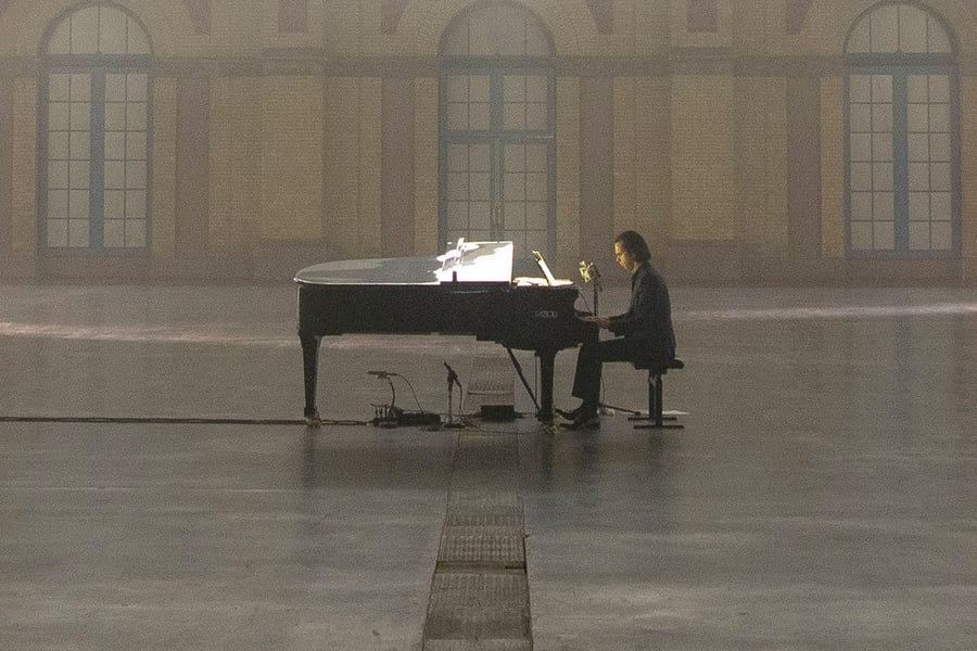 Image of Nick Cave performing 'Idiot Prayer'