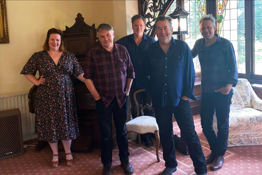 Image of Mick Thomas' Roving Commission