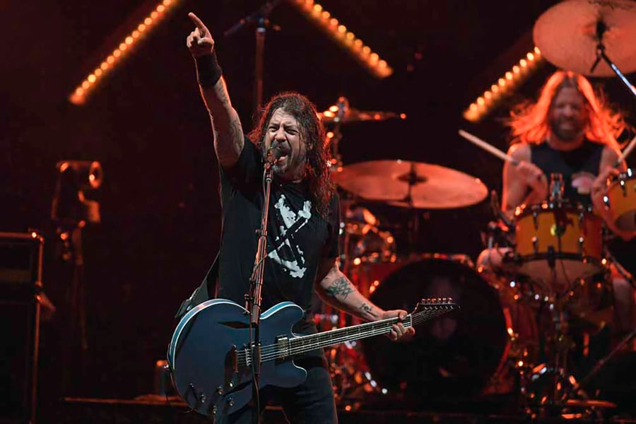 Image of the Foo Fighters in Geelong