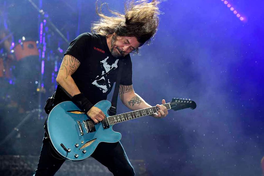 Image of the Foo Fighters in Geelong