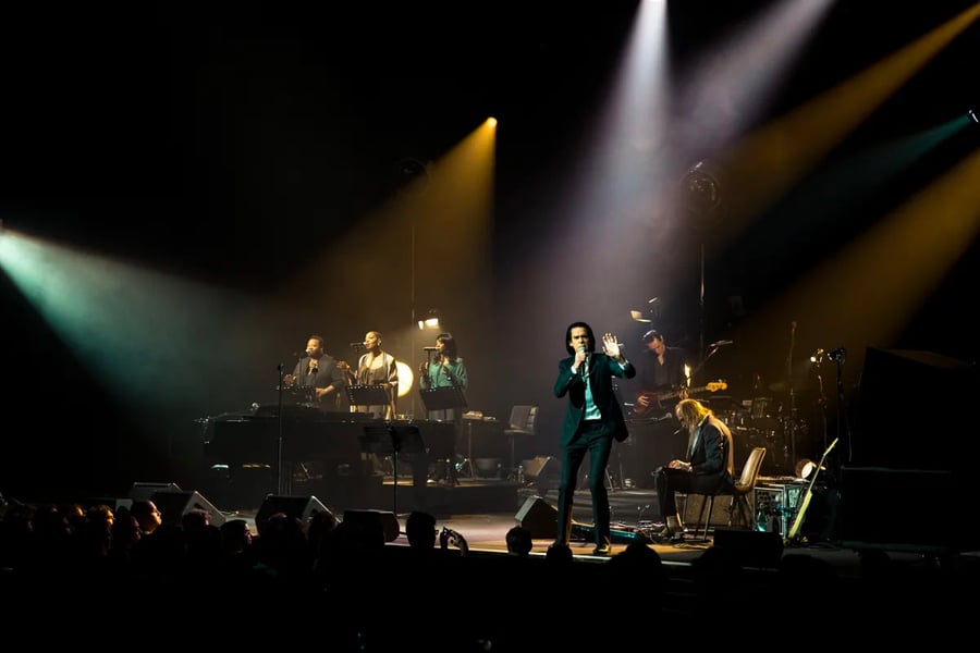 Image of Nick Cave and Warren Ellis performing live