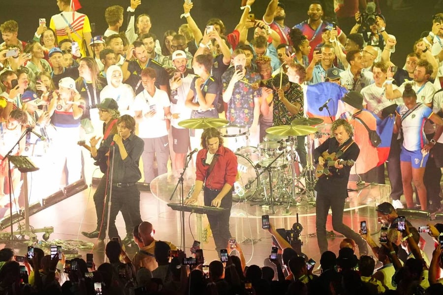 Phoenix perform at Olympics closing ceremony