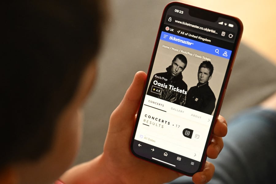 Oasis Ticketmaster sale on phone
