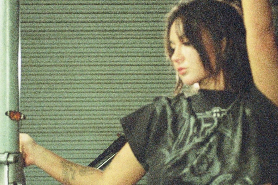 Mallrat next to a pole