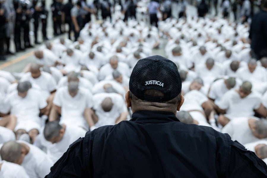 El Salvador prison