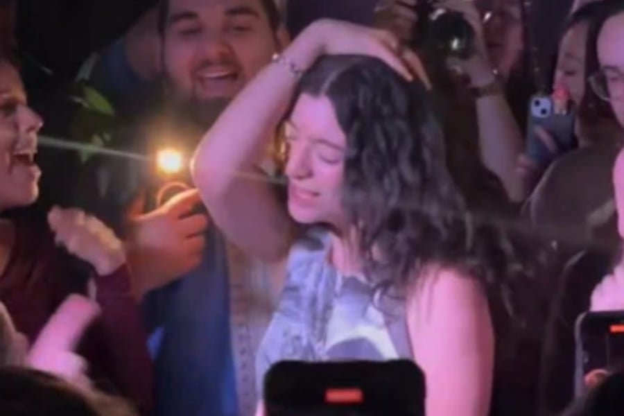 Lorde crashes club party in Sydney
