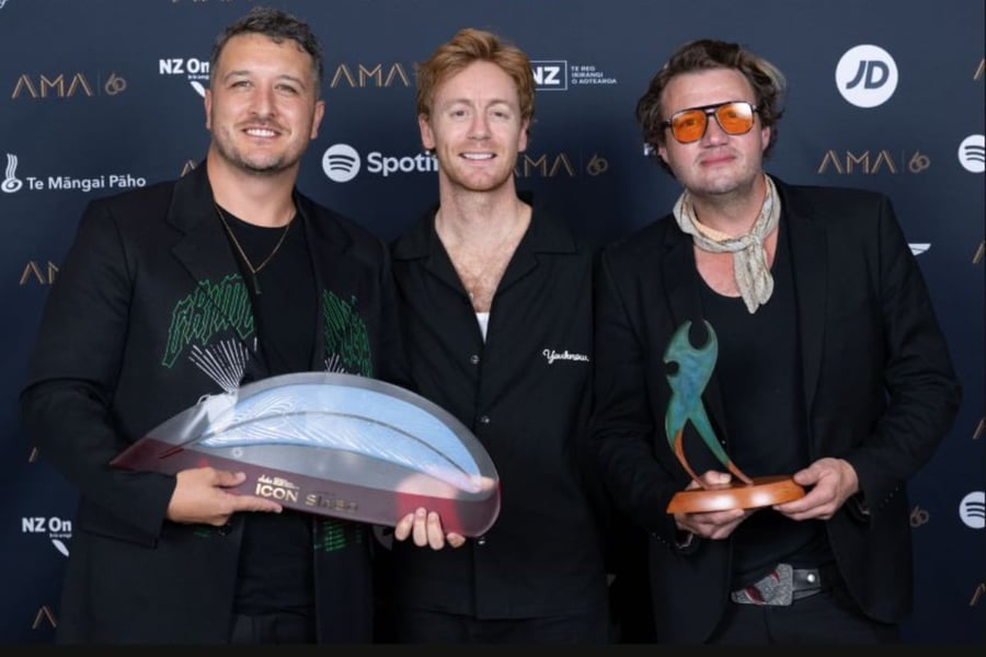 Six60 with Aotearoa Charts Icon Award