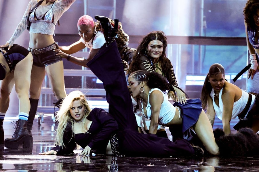 Reneé Rapp (front, on stage floor) performs onstage during the 2025 American Music Awards at BleauLive Theater at Fontainebleau Las Vegas on May 26, 2025 in Las Vegas, Nevada.