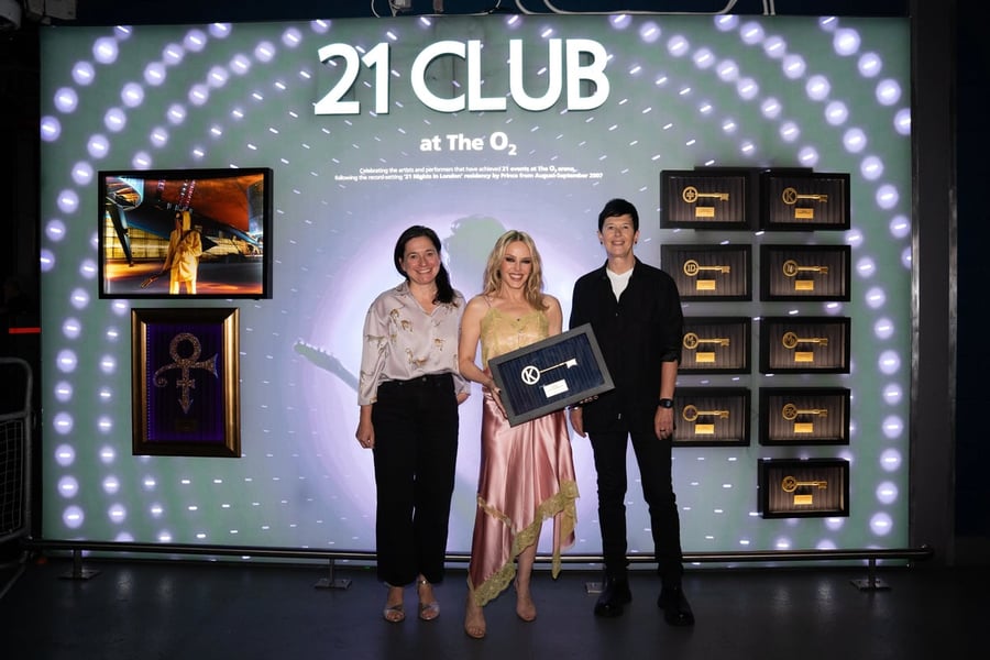 Kylie Minogue being inducted into the O2's 21 Club.