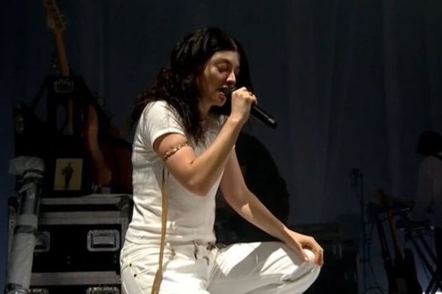Lorde performing at Glastonbury