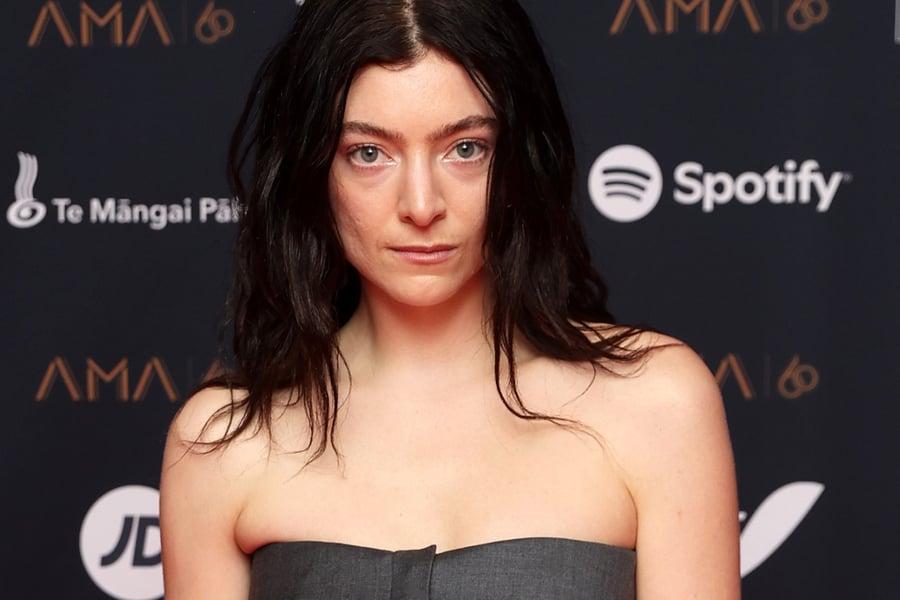 Lorde poses at the 2025 Aotearoa Music Awards