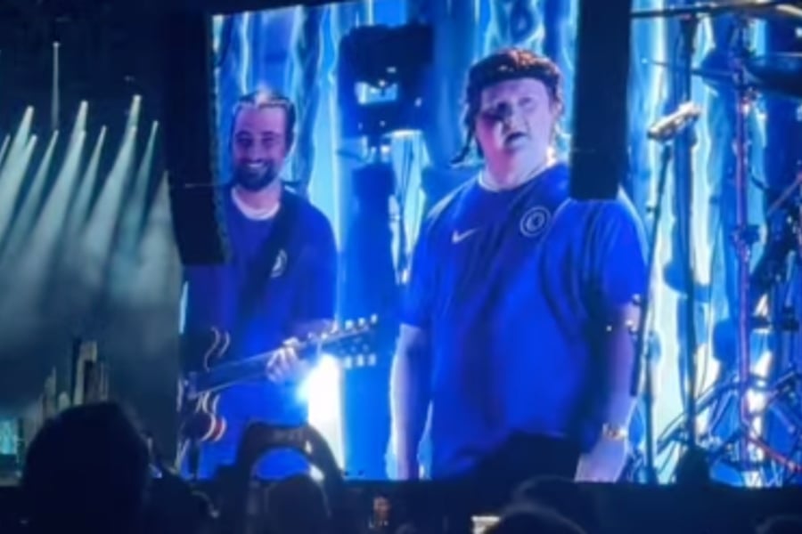 Noah Kahan and Lewis Capaldi performing in Hyde Park, London.
