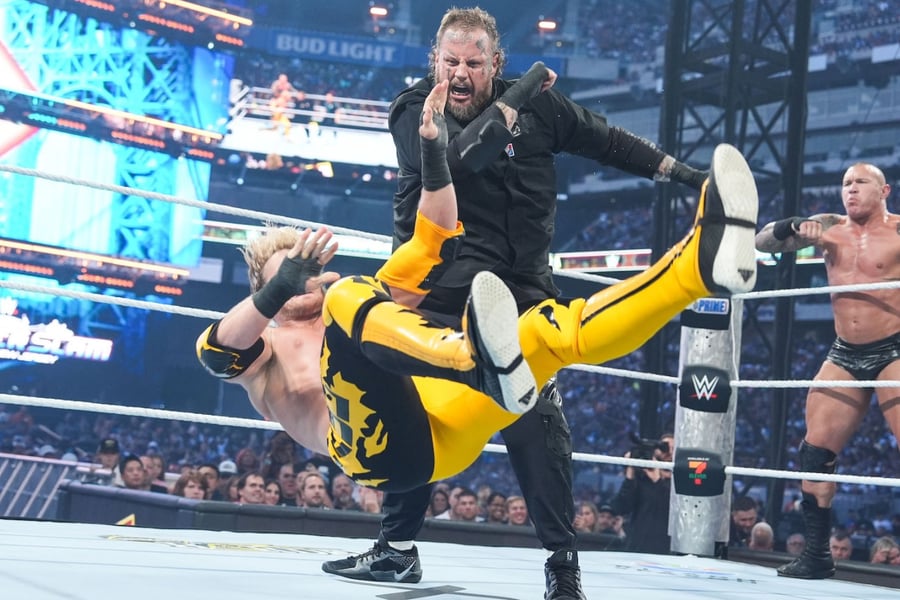 Jelly Roll and Logan Paul fight