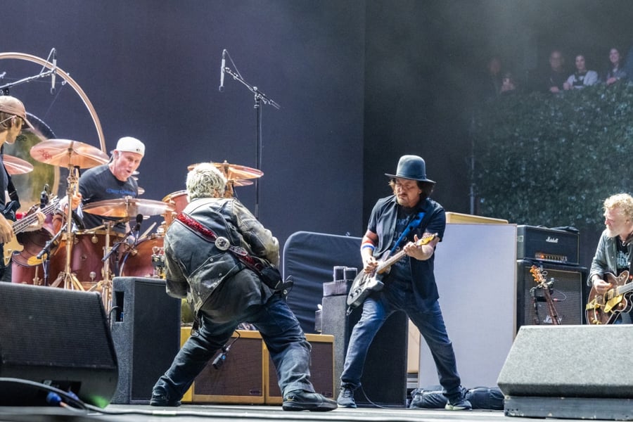 Chris Chaney, Chad Smith, Andrew Watt, Eddie Vedder, Glen Hansard of Earthlings at Ohana Music Festival