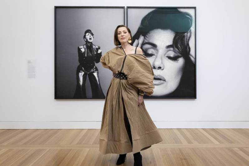 Tina Arena posing in front of the images by Georges Antoni