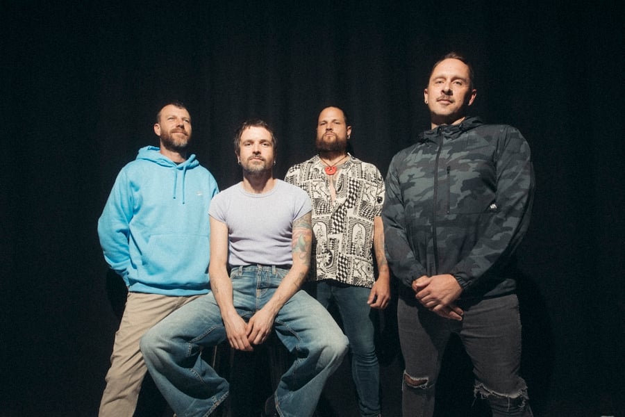 Kisschasy band mates