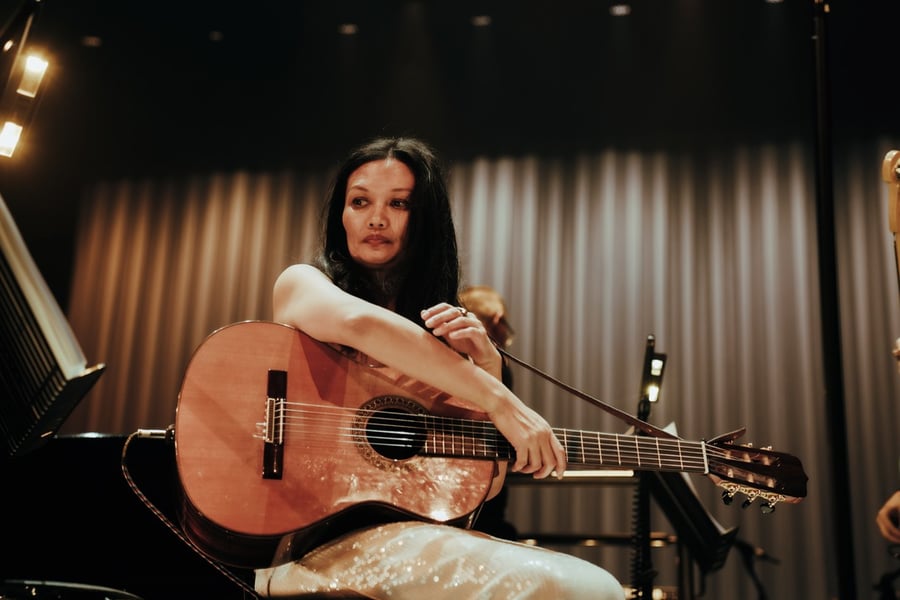 Bic Runga press shot