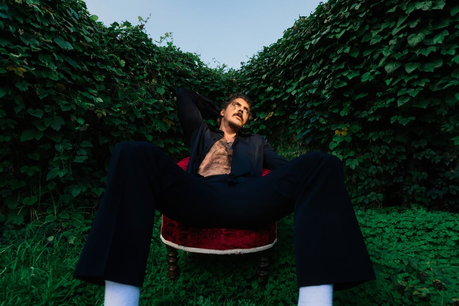 Keli Holiday press shot