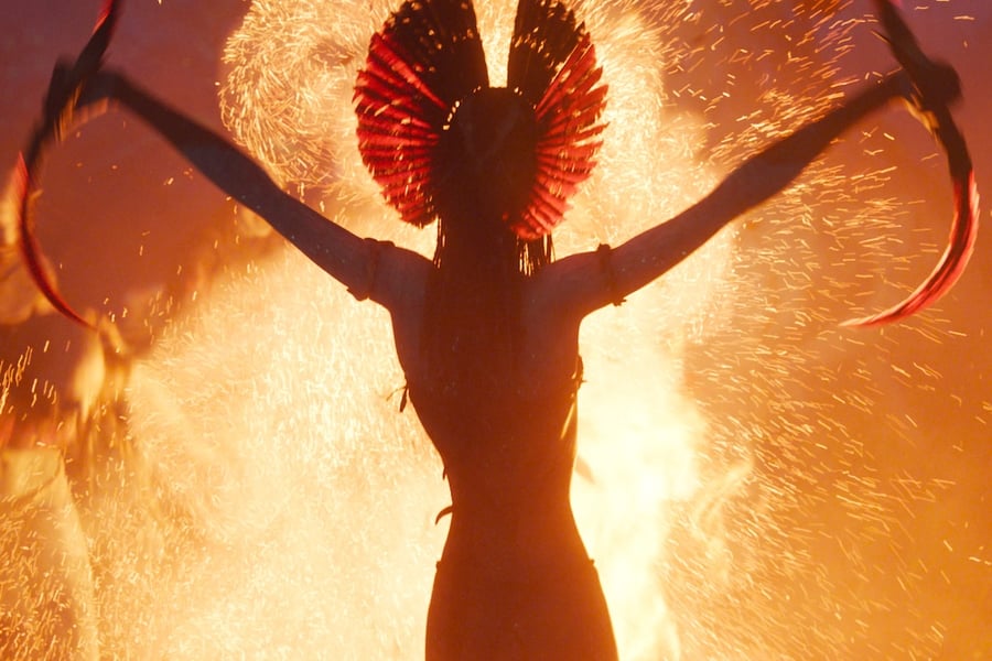 Varang (Oona Chaplin) in 20th Century Studios' AVATAR: FIRE AND ASH. Photo courtesy of 20th Century Studios. © 2025 20th Century Studios. All Rights Reserved.