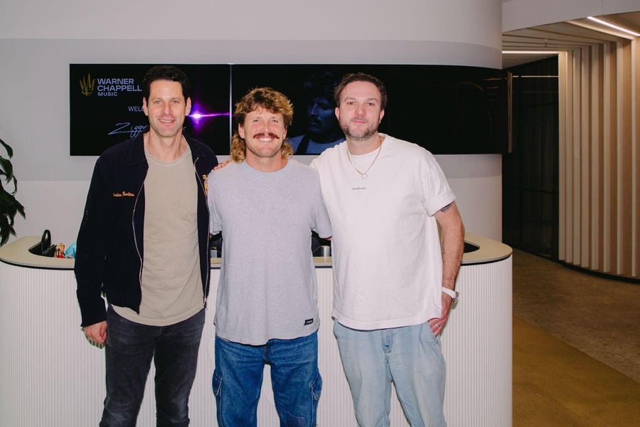 Ziggy Alberts signing