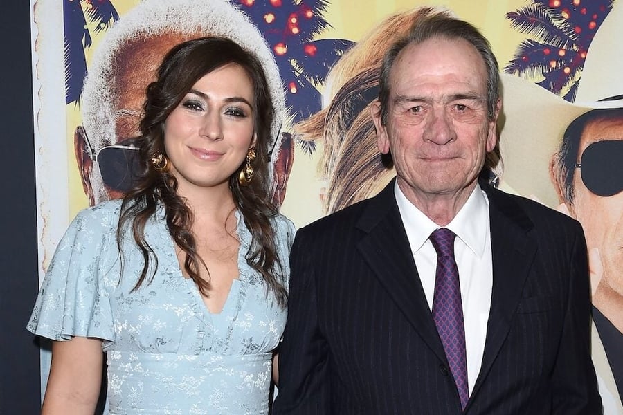Tommy Lee Jones, Victoria