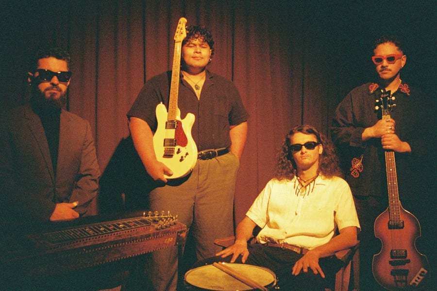 LEAO press shot