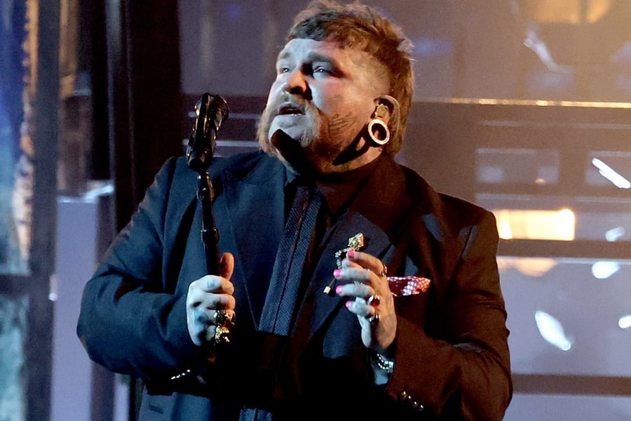 Teddy Swims performs at the 2026 American Music Awards.