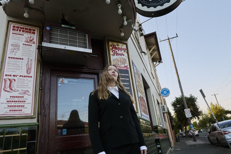 Julia Jacklin press shot