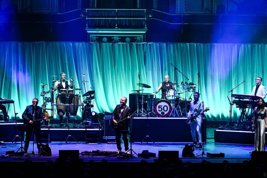 Squeeze concert