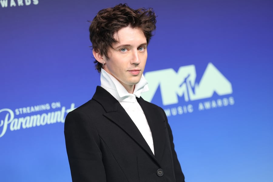 LOS ANGELES, CALIFORNIA - SEPTEMBER 27: Troye Sivan attends the 2026 MTV Video Music Awards (VMAs) at Peacock Theater on September 27, 2026 in Los Angeles, California. (Photo by Monica Schipper/WireImage)