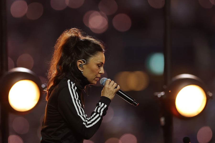 SYDNEY, AUSTRALIA - OCTOBER 04: Amy Shark performs as the NRL pay tribute to Jai Arrow ahead of the NRL Grand Final match between Sydney Roosters and Newcastle Knights at Accor Stadium, on October 04, 2026, in Sydney, Australia. (Photo by Darrian Traynor/Getty Images)